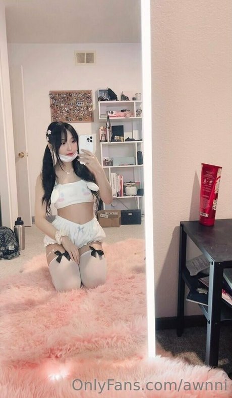 awnni model sexy pic