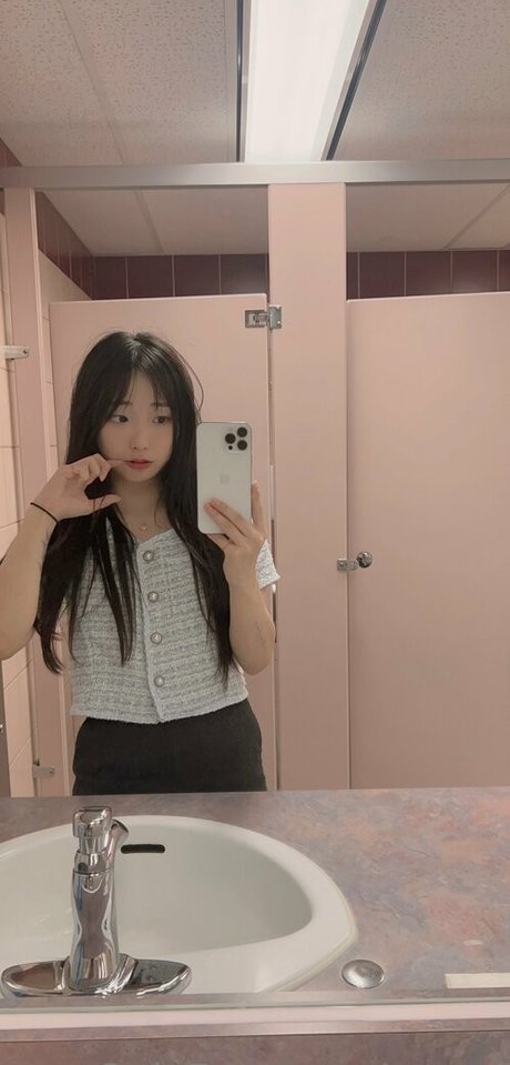 awnni model free images