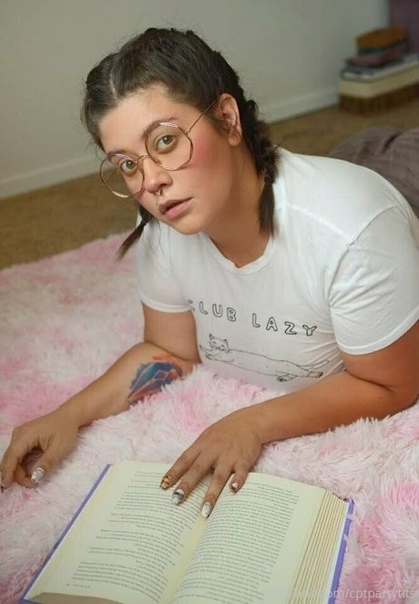 cptpartytits model art gallery