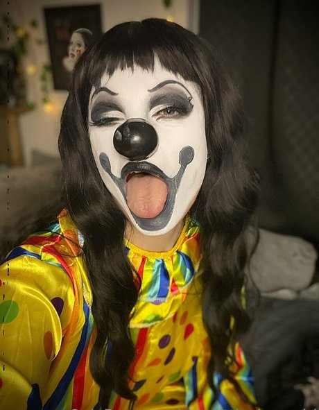 yourlittleclowngirl star pretty photos