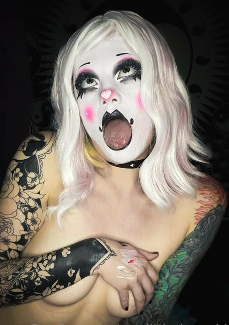 yourlittleclowngirl perfect model gallery