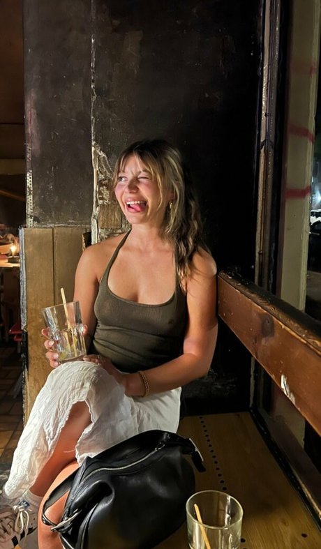 Genevieve Hannelius model top pic