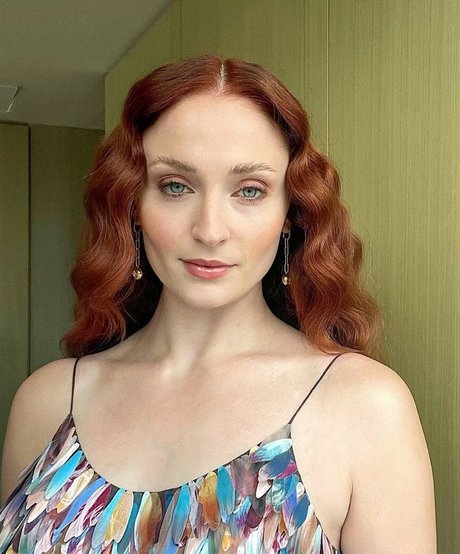 Sophie Turner pornstar top images
