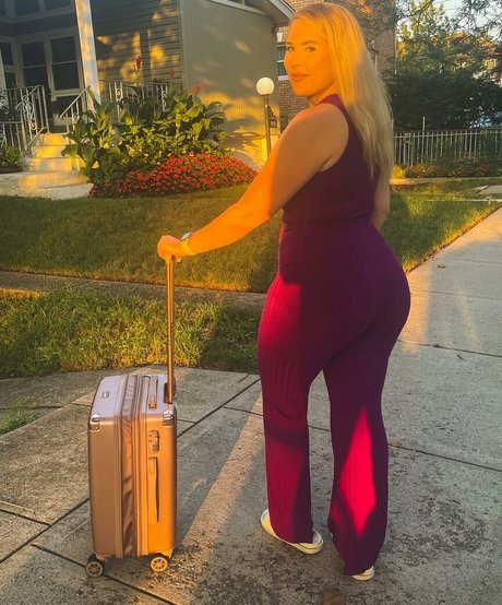 Sophie Turner Profile pic