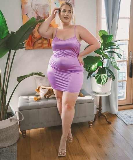 Sophie Turner nudes model pics