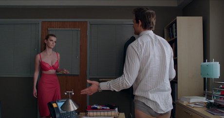 Betty Gilpin Profile pic