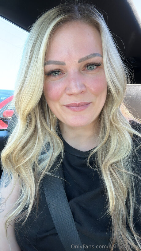 Haleyonlyxo sexy pornstar galleries