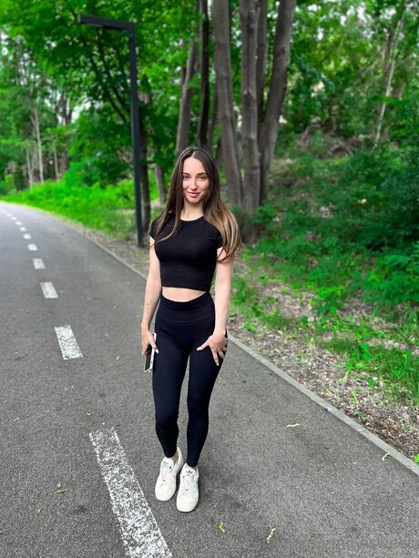 Emily Sweet naked model images