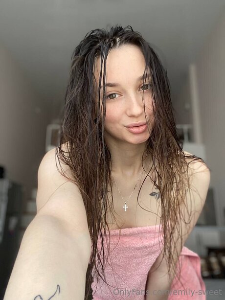 Emily Sweet model exclusive pics