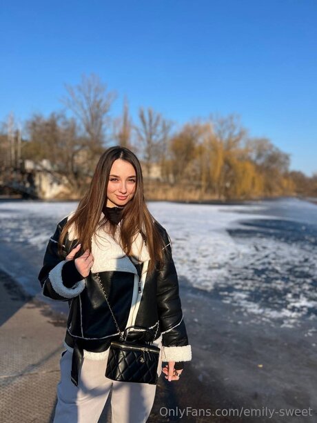 Emily Sweet star pretty picture