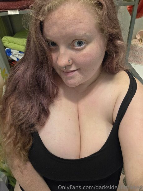 Darksideoflittlered pornstar photos