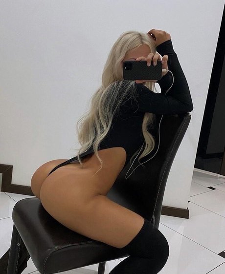 milanasw porn model pic