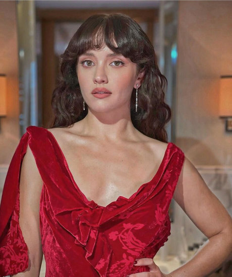 Olivia Cooke adult model picture