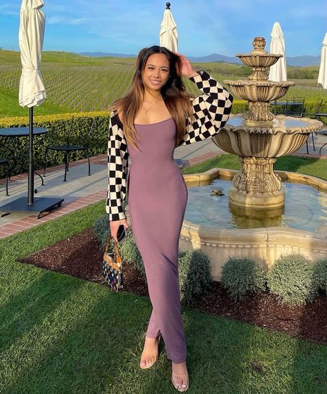 Buhnny nude model pictures