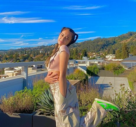 Buhnny model naked img