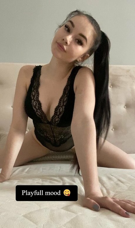 ariaphoenixfree pornstar pictures