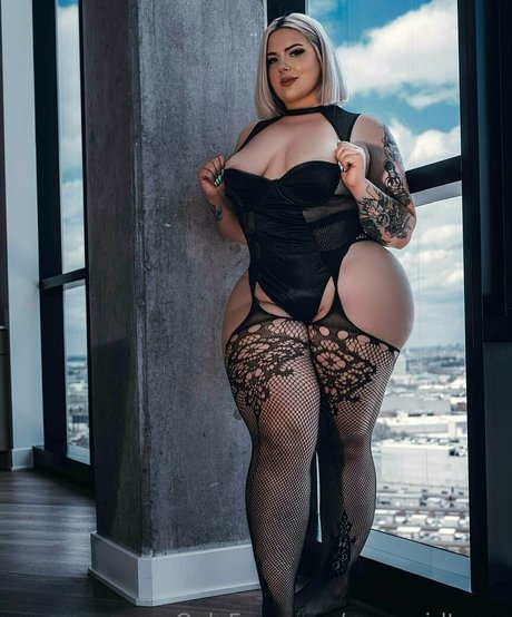 curvygirlteam star best picture