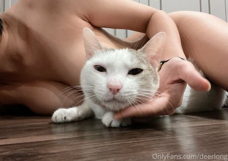 Deerlong art actress image