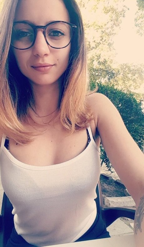 Laure Valee star nude pic