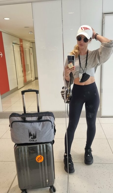 Laure Valee xxx pornstar image