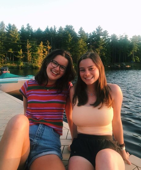 Deena E beautiful model picture