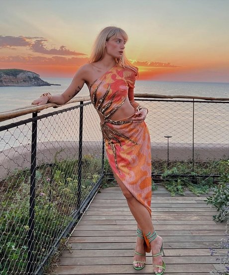 Eda Zamanpur porn actress pictures