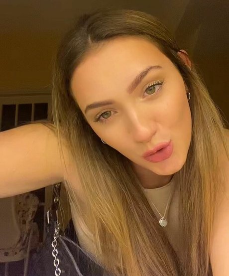 Rosie Bentham art actress photo