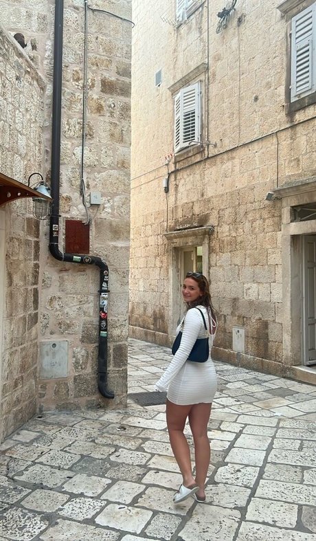 Rosie Bentham xxx model photo