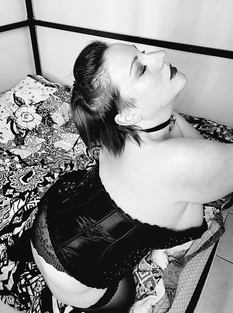 Darkmoonsubmiss naked pornstar pics