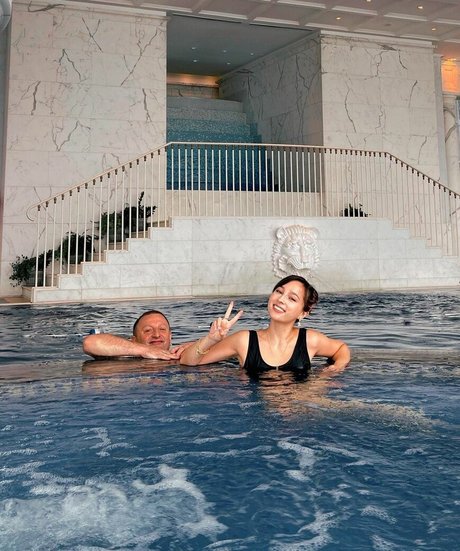 J Lou_ model picture