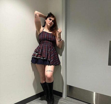 Gayle model nude pics