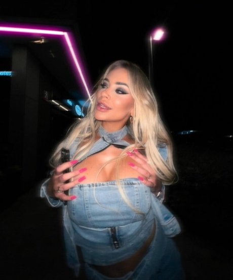 Adrianna Sledz pornstar sexy gallery