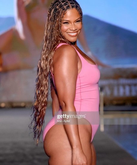 Kamie Crawford pornstar nudes img