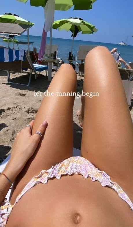 Lies Zhara erotic actress pic