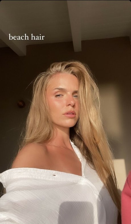 Lies Zhara pornographic star photo