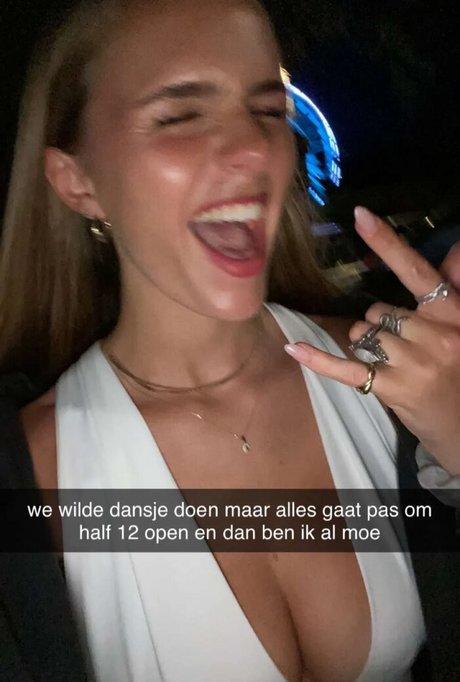 Lies Zhara model top picture