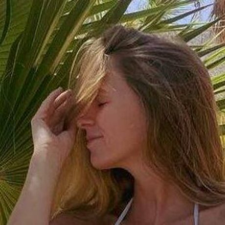 Lies Zhara erotic star pics