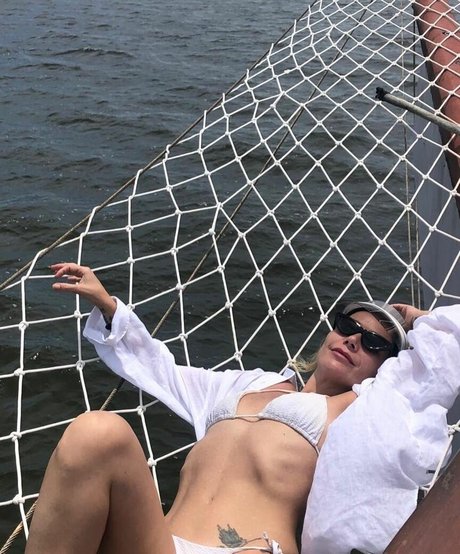 Luiza Possi naked model pictures