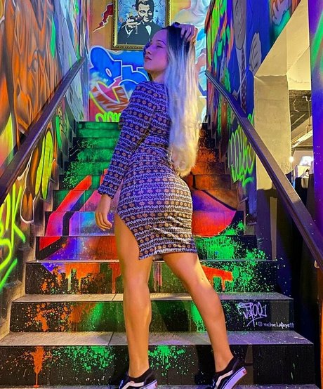 miawhitez model hd gallery