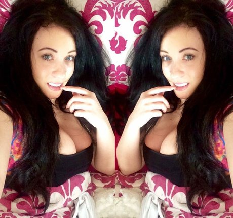 Kelly Louise Sheridan star beautiful pictures