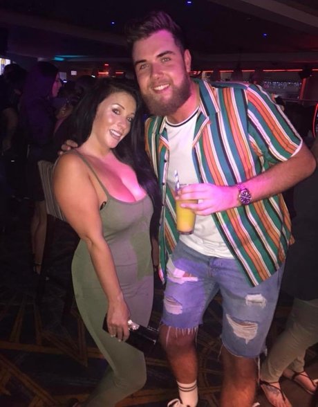 Kelly Louise Sheridan exclusive star pics