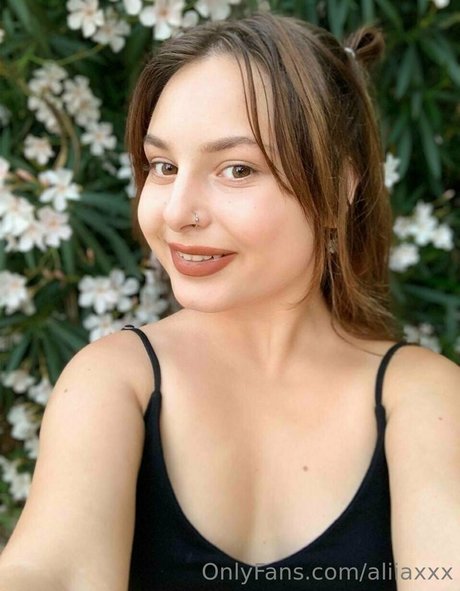 aliiaxxx pornographic actress galleries