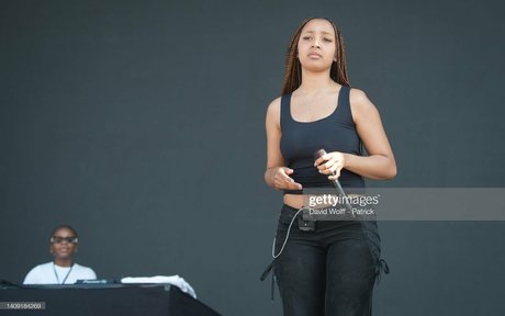 PinkPantheress hot actress pictures