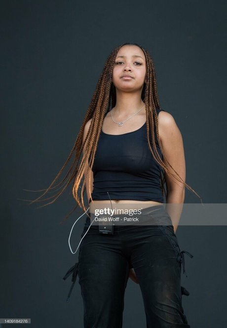 PinkPantheress pornstar art pics