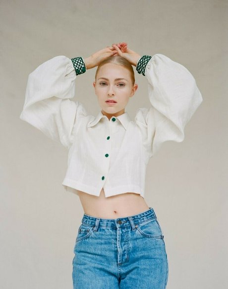 AnnaSophia Robb pornographic model img