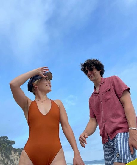 AnnaSophia Robb model high quality pics