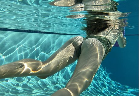 Laura Perlongo naked actress pictures