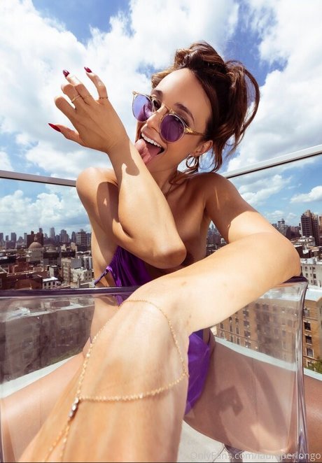 Laura Perlongo sex model img