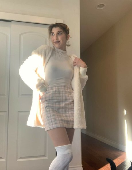 FrivolousFox ASMR hd model pictures