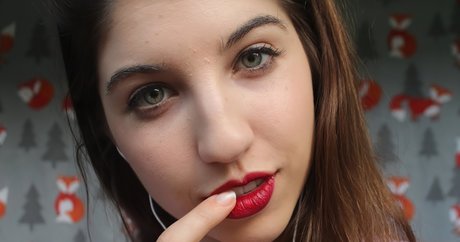 FrivolousFox ASMR model hd img